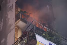 L’incendie s’est déclaré le 16 juin dans une maison de six étages du quartier de Dinh Công de l’arrondissement de Hoàng Mai à Hanoi. Photo : VNA
