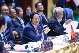 Le Premier ministre Pham Minh Chinh s’exprime lors de la session plénière du 44e Sommet de l’ASEAN à Vientiane, au Laos, le 9 octobre. Photo : VNA