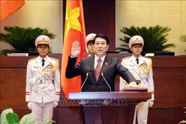 Le nouveau président Luong Cuong prête serment, à Hanoi, le 21 octobre. Photo : VNA