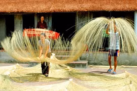 Le métier de tissage du carex de Kim Son. Photo: Centre d’information étrangère de la province de Ninh Binh