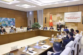 Le vice-président de l’Assemblée nationale Nguyên Duc Hai s’exprime lors de la rencontre avec les jeunes entrepreneurs exemplaires de 2024. Photo: VNA