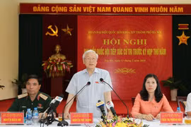 Le leader du PCV Nguyên Phu Trong à l’écoute des électeurs hanoïens