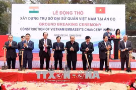 Le PM Nguyên Xuân Phuc lance les travaux de l’ambassade du Vietnam en Inde