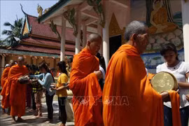La communauté khmère de Hau Giang, Soc Trang et Ca Mau célèbrent la fête Sene Dolta
