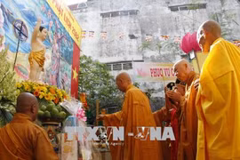 Célébration de l’anniversaire de Bouddha dans diverses localités