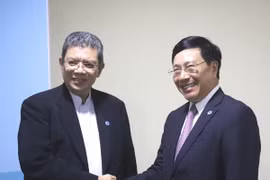 Le vice-PM Pham Binh Minh rencontre ses homologues en marge de l'AMM-51