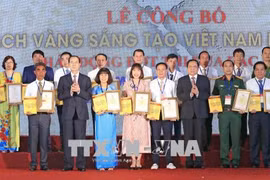 Présentation du Livre d’or sur l’innovation du Vietnam 2018