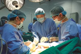 Première greffe pulmonaire à partir de donneur en mort cérébrale