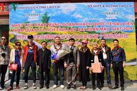 Lao Cai et Da Nang accueillent les premiers touristes étrangers de l'année du Chien