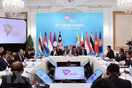 Le PM assiste à la séance plénière du 32e Sommet de l’ASEAN 