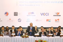 Le PM Nguyên Xuân Phuc s’adresse au Forum des entreprises du Vietnam