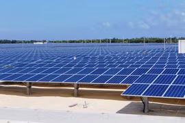 Le Vietnam se dote de sa première centrale solaire à Thua Thiên-Huê 