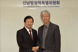 La visite du vice-PM Trinh Dinh Dung en R. de Corée est couronnée de succès