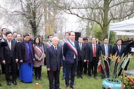 Le leader du PCV Nguyên Phu Trong commence sa visite officielle en France