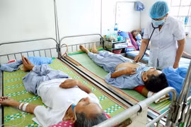 Le vice-PM Vu Duc Dam souligne les efforts du Vietnam pour réduire la tuberculose