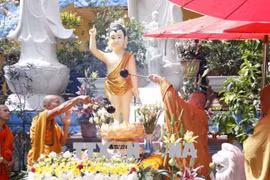 L’anniversaire de la naissance de Bouddha célébré au Laos et en République tchèque 