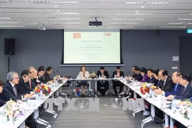 Poursuite des activités du Premier ministre Nguyen Xuan Phuc à Singapour 