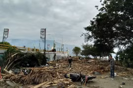 Séisme et tsunami en Indonésie: le bilan passe à au moins 832 