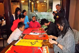 L’association française qui donne un coup de pouce à des enfants démunis à Hanoi
