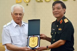 Le Vietnam stimule la coopération de défense avec la Russie et le Laos