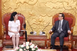 Hoàng Binh Quân reçoit une délégation de l’Union des femmes socialistes de la RPDC