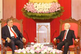 Le secrétaire général Nguyên Phu Trong reçoit un dirigeant de la République dominicaine