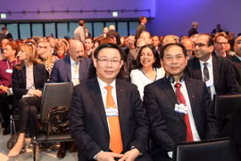 Le vice-PM Vuong Dinh Huê à la 48e conférence du FEM 