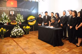 Hommage au président Tran Dai Quang dans différents pays