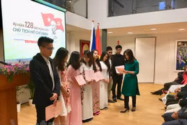 Des activités aux Pays-Bas et au Canada marquent l'anniversaire du président Ho Chi Minh