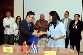 Vietnam-Cuba : des entreprises signent des accords commerciaux 