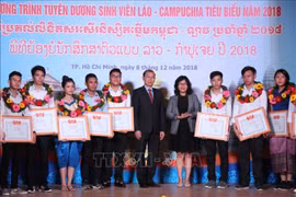 Des étudiants laotiens et cambodgiens exceptionnels honorés à Hô Chi Minh-Ville