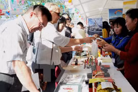 L'artisanat vietnamien présent à la foire caritative Bazaar 2015 au Pakistan