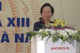 La vice-présidente Nguyên Thi Doan rencontre des électeurs de Hà Nam 
