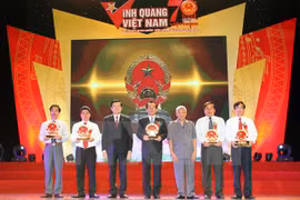 "Gloire du Vietnam" honore dix individus et collectifs