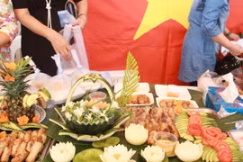 Le Vietnam participe à la Foire caritative internationale au Laos