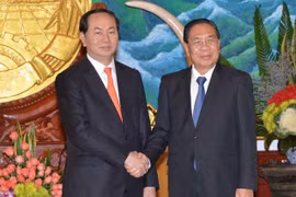 De hauts dirigeants laotiens reçoivent le ministre vietnamien de la Sécurité publique