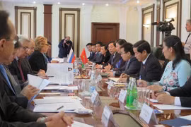 La vice-présidente de l’AN Tong Thi Phong en visite officielle en Russie