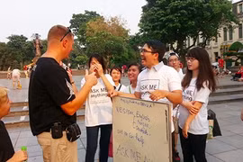 Des guides touristiques volontaires à Hanoi
