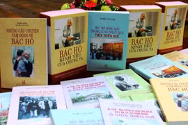 Publication d’une collection de livres sur l’Oncle Ho 