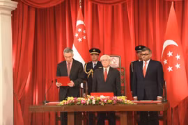 Singapour : le Premier ministre Lee Hsien Loong prête serment