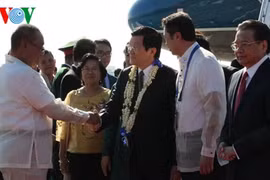 Truong Tan Sang arrive à Manille pour participer au 23e Sommet de l’APEC
