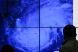 Philippines : 700 000 personnes fuient le typhon Melor