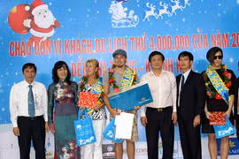 Khanh Hoa accueille son quatre millionième touriste en 2015