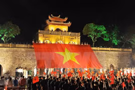 Duplex télévisé “Drapeau de l’indépendance”
