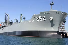 Un grand cargo de 160.000 tonnes mouille au port de Cai Mep-Thi Vai