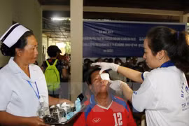 Soins ophtalmologiques gratuits pour les pauvres laotiens