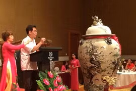 Cinq œuvres d’art vietnamiennes s'envolent aux premières enchères à Hanoi