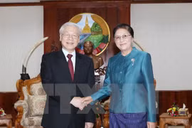 Le SG Nguyên Phu Trong s’entretient avec des hauts dirigeants laotiens