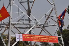 Mise en circuit de la ligne transfrontalière de 220 kV Sekaman 1 (Laos)-Pleiku 2 (Vietnam)