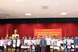 Le gouvernement accorde des bourses d'étude aux enfants de la diaspora établie au Laos